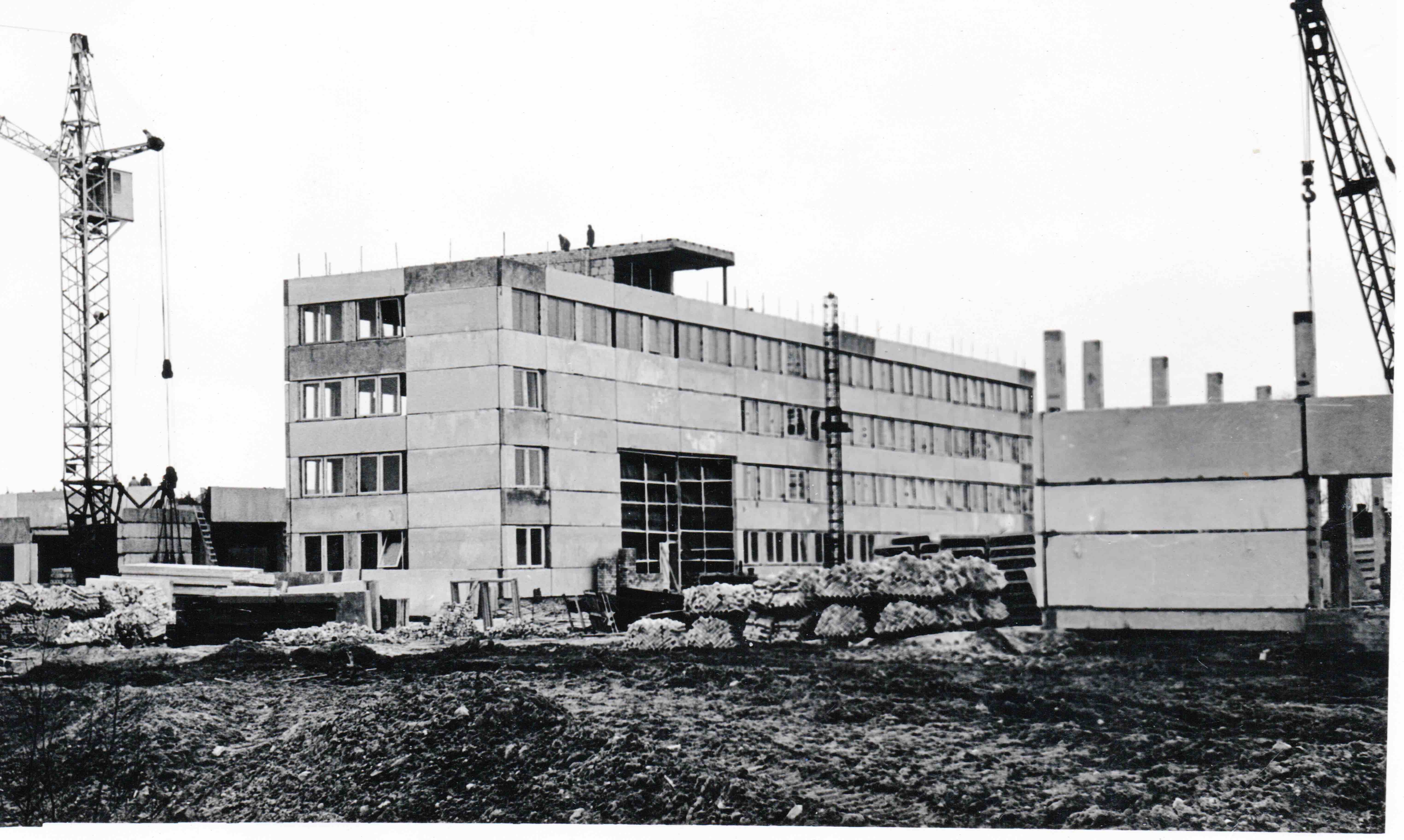 01041975 Jumpravas skolas celtniecība